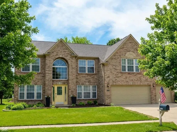 4092 S Stonebridge Ct, New Palestine, IN 46163