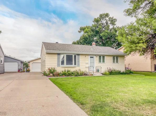 1213 21st St S, Fargo, ND 58103