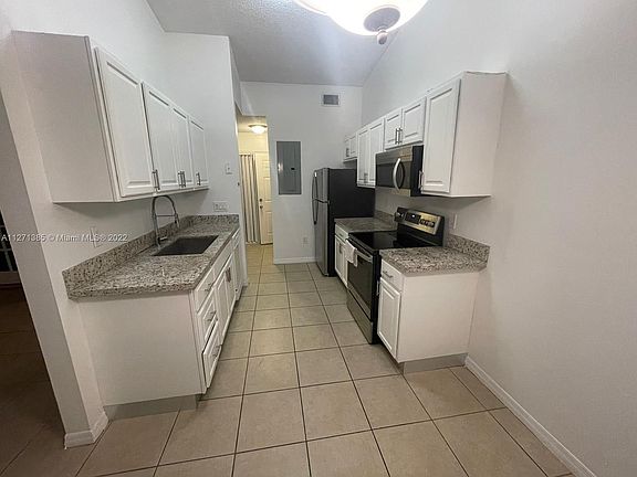 4th image of 21210 NE 9th Pl APT 1