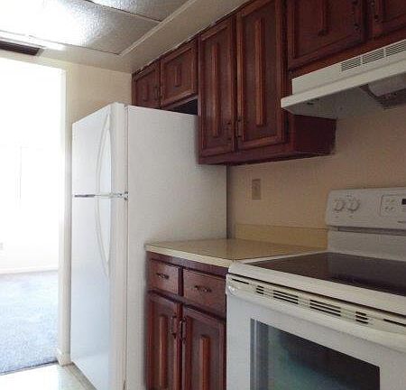 4th image of 4016 Mount Vernon Ave #0