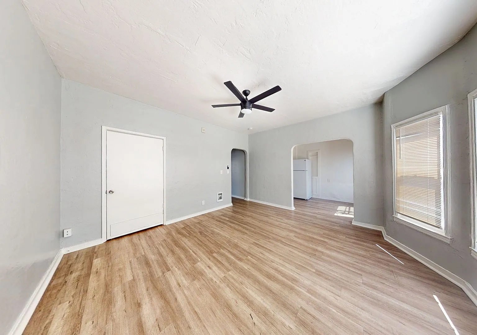 5460 Bancroft Avenue — Photo 3
