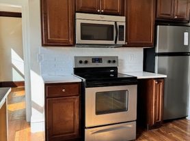 44 Oakwood Ave, West Hartford, CT