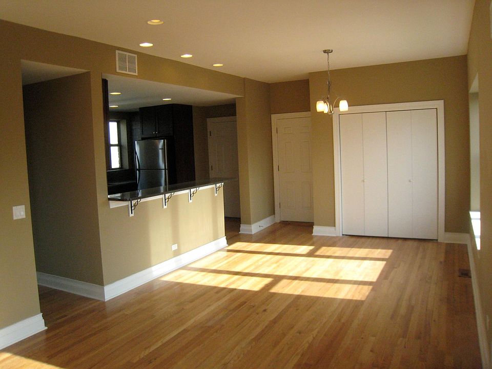 1st image of 3611 N Artesian Ave APT 2