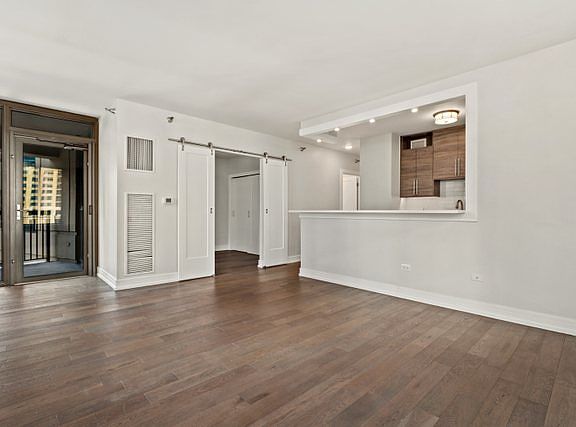 3rd image of 400 N La Salle Dr APT 1405