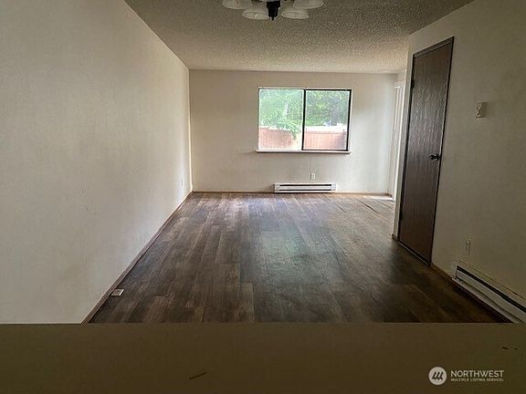 3rd image of 615 Firwood Court