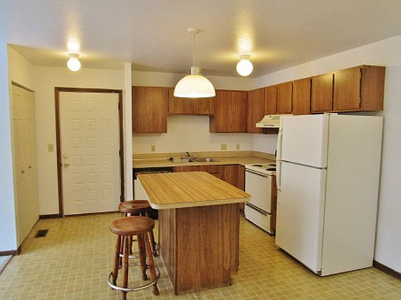 3rd image of 4901 Universal Dr APT 7