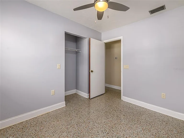 907 Hillside Ter — Photo 26