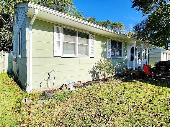 3rd image of 716 Edgar Dr