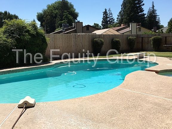 5th image of 1821 S Hillcrest Dr