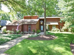32 Glen Oaks Ln, Berea, OH 44017