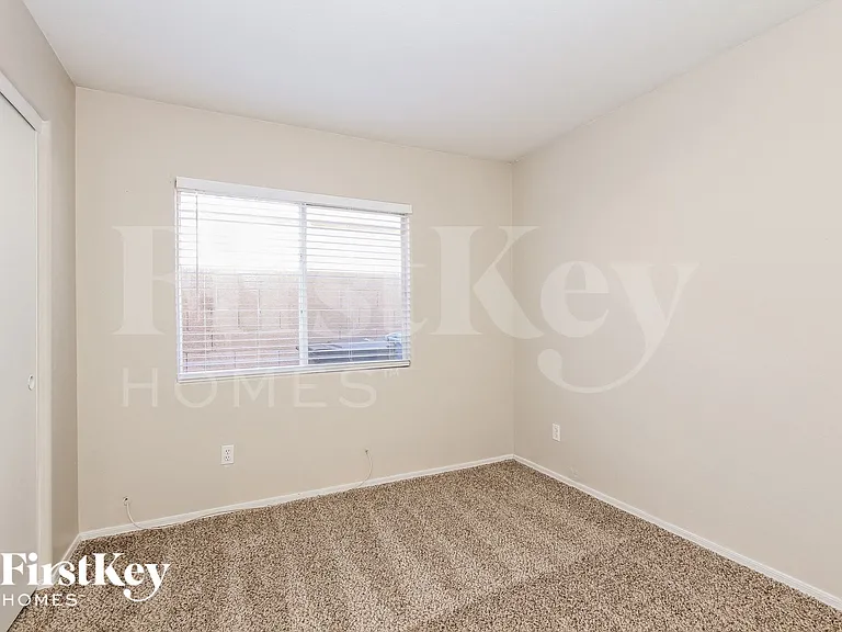21812 N 36th Ln — Photo 11