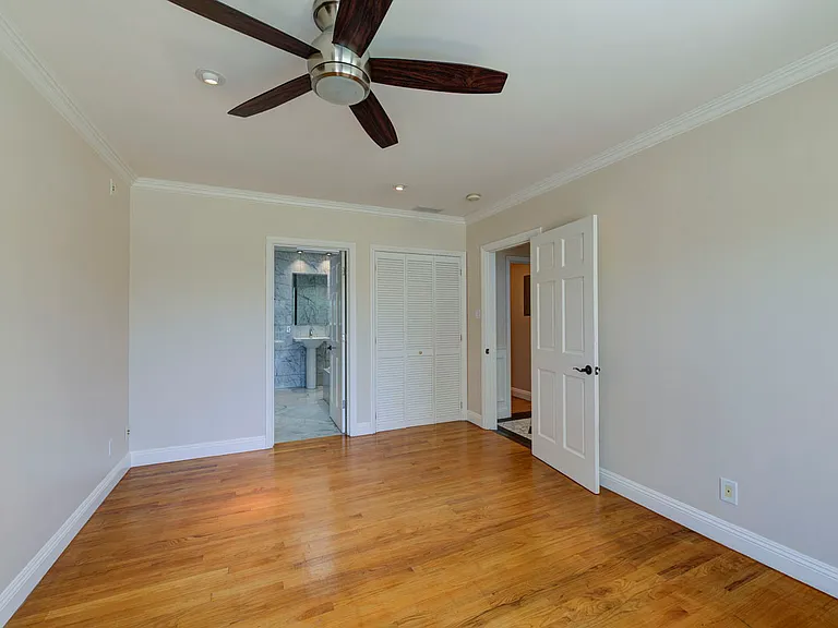 324 Flower St — Photo 21