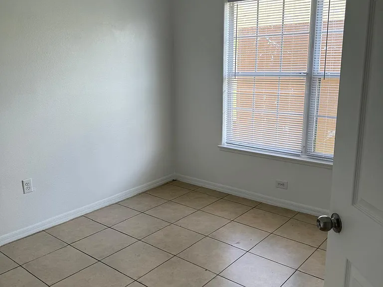 2165 Island Walk Dr — Photo 14