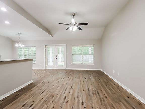 3rd image of 134 Kellyn Oaks Dr