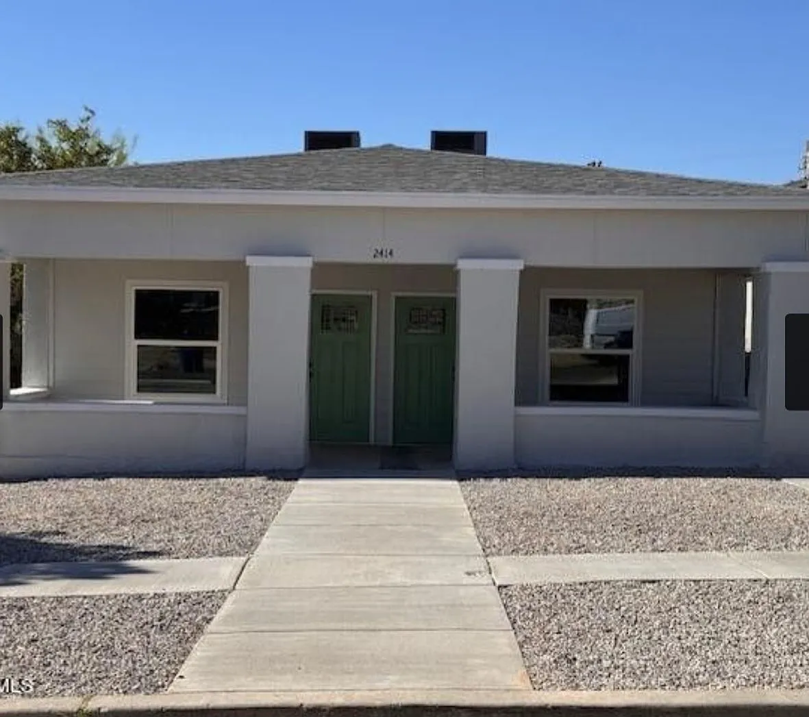 FULLY remodeled Fresh paint , ready now — Photo 1