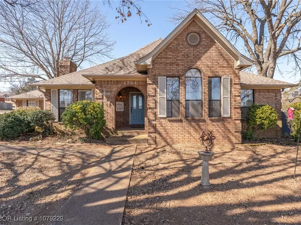 1701 Somerset Way, Van Buren, AR 72956