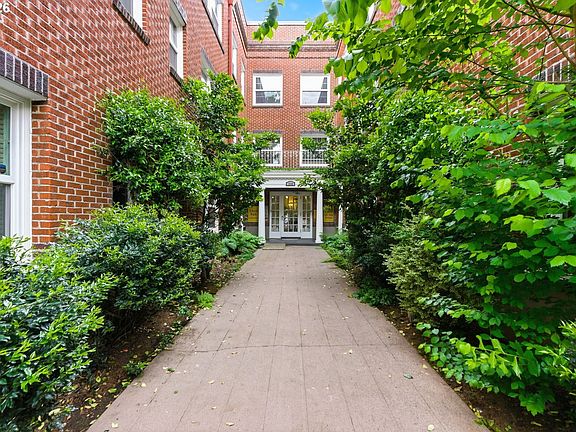 4th image of 1509 NE 10th Ave Unit 304