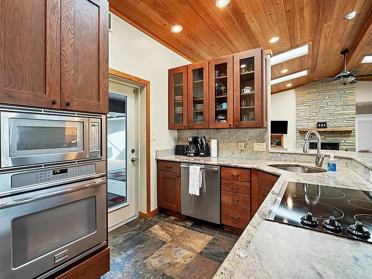 416 Sunset Dr — Photo 10
