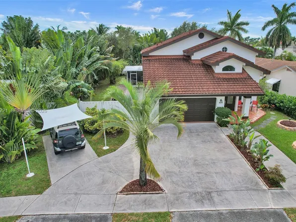 426 SE 5th St, Dania, FL 33004