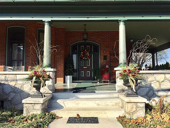 Huge front porch!