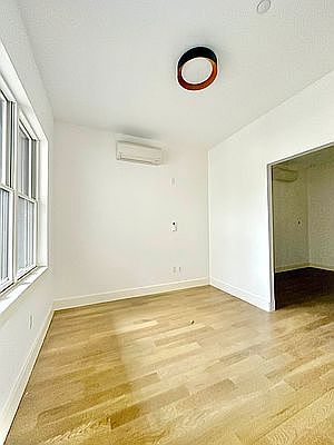 4th image of 709 Sterling Pl #2L