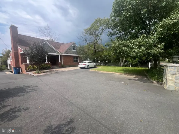 2836 Cedar Ln, Vienna, VA 22180