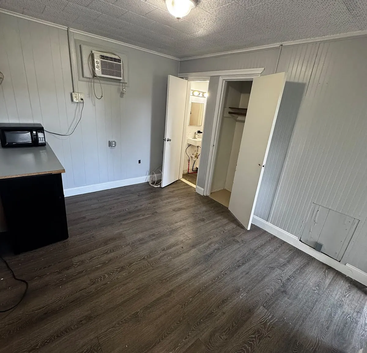 Studio, $800 — Photo 1