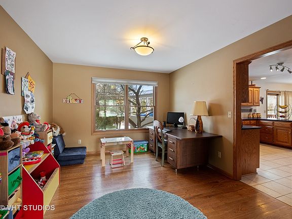 4th image of 1340 Yorkshire Dr N