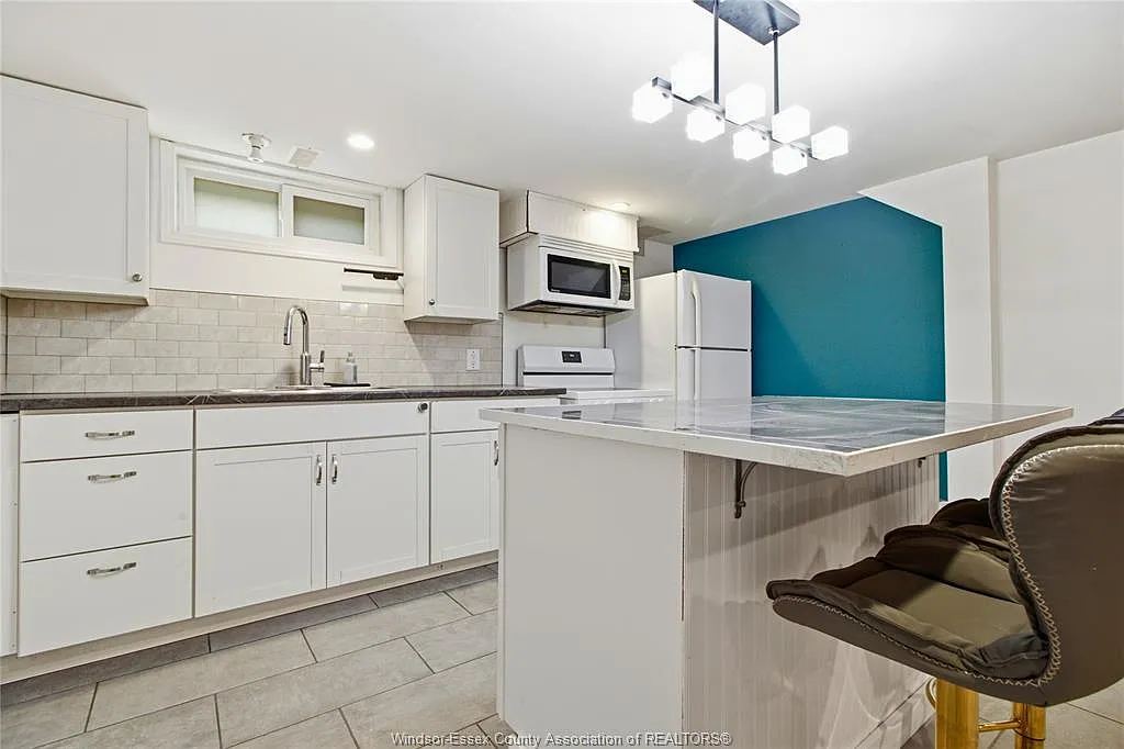 3 bed, $1,850 — Photo 3