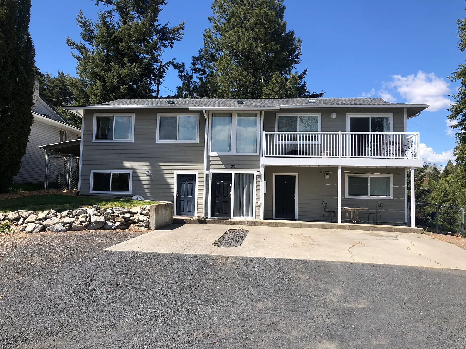 3 bed, 1100 sqft, $1,400 — Photo 1