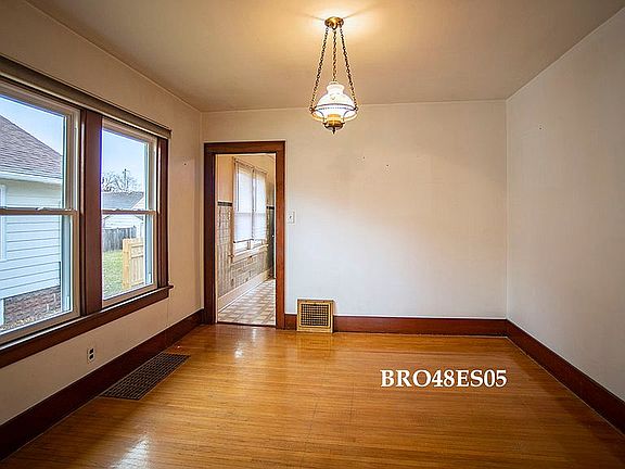 5th image of 1131 E Garfield St