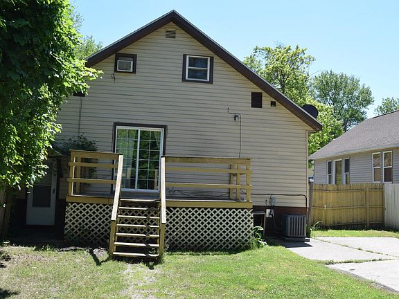 2nd image of 908 W Grand Ave