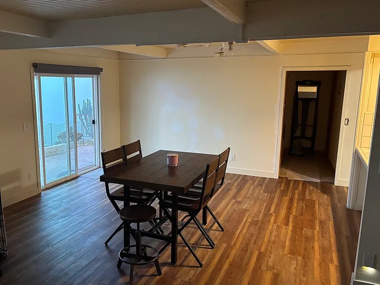 Washingtonia Dr — Photo 10