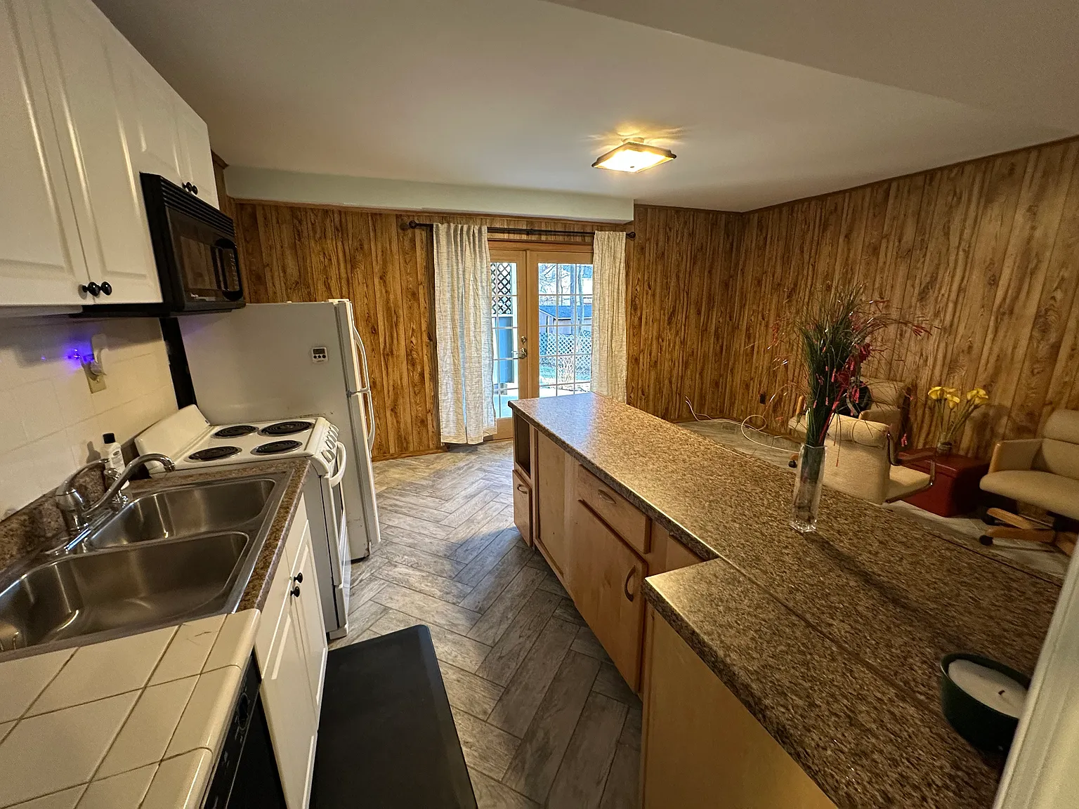 1 bed, 900 sqft, $1,750 — Photo 1