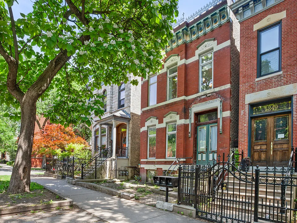 1251 N Hoyne Ave #1
