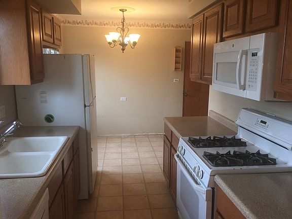 3rd image of 264 Abbotsford Ct