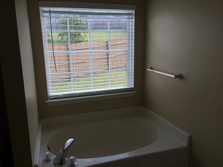 102 Otterman Ct — Photo 16
