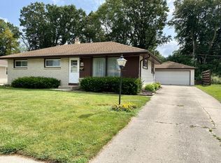 W146N8250 Schlafer Dr, Menomonee Falls, WI 53051