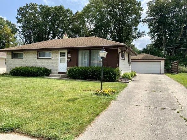 W146N8250 Schlafer DRIVE, Menomonee Falls, WI 53051