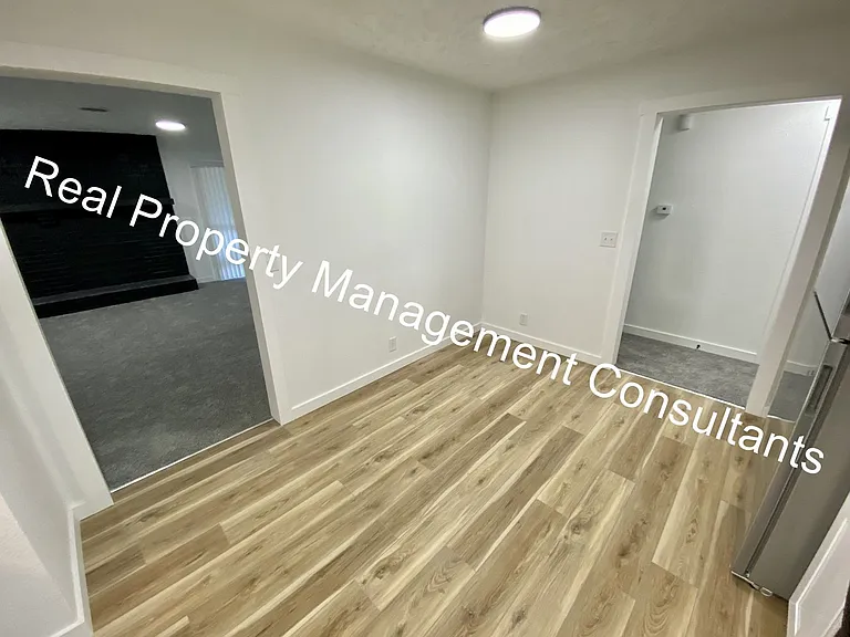 904 Twin Oaks Ter — Photo 10
