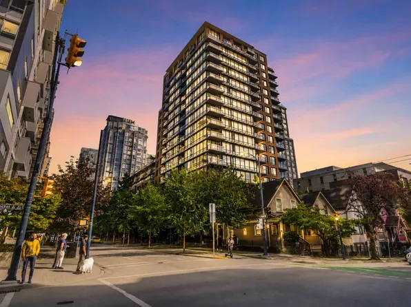 1088 Richards St #813, Vancouver, BC V6B 0J8