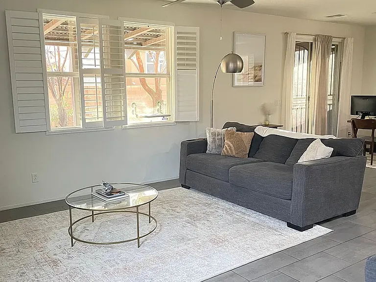 10639 Whiting Ave — Photo 3