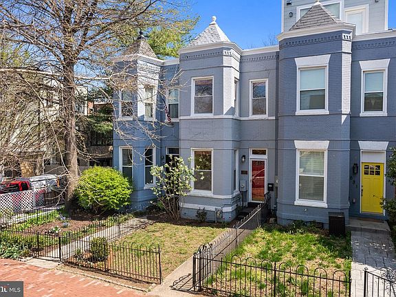 2nd image of 633 12th St NE