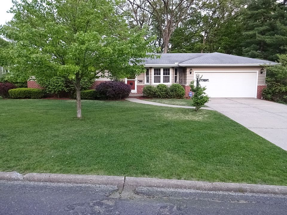 1st image of 6418 N Robinwood Dr