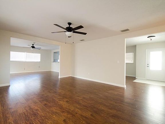 3rd image of 2201 Malibu Dr