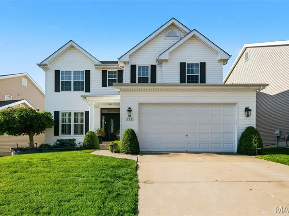 176 Berry Manor Circle St, Peters, MO 63376