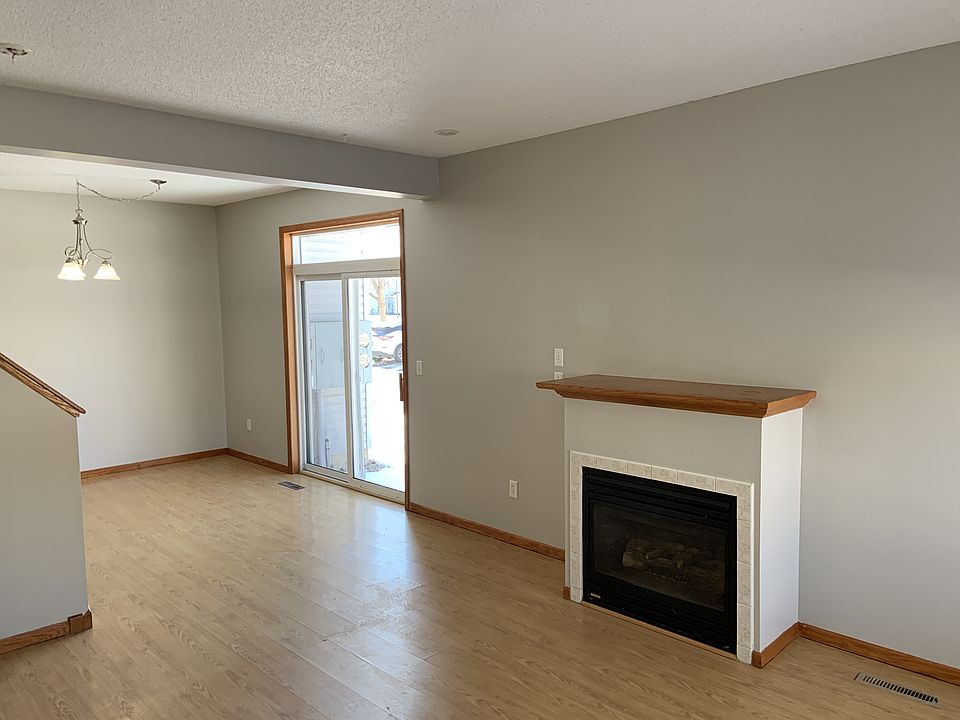 2127 Parkway Ave Shakopee MN Zillow