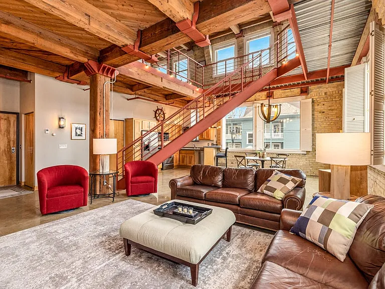Stunning 2 Story Unit
