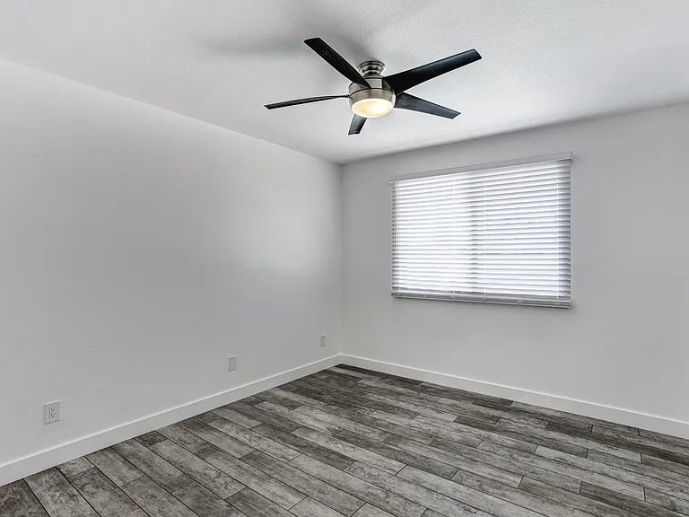 2500 E Hermosa Dr — Photo 6