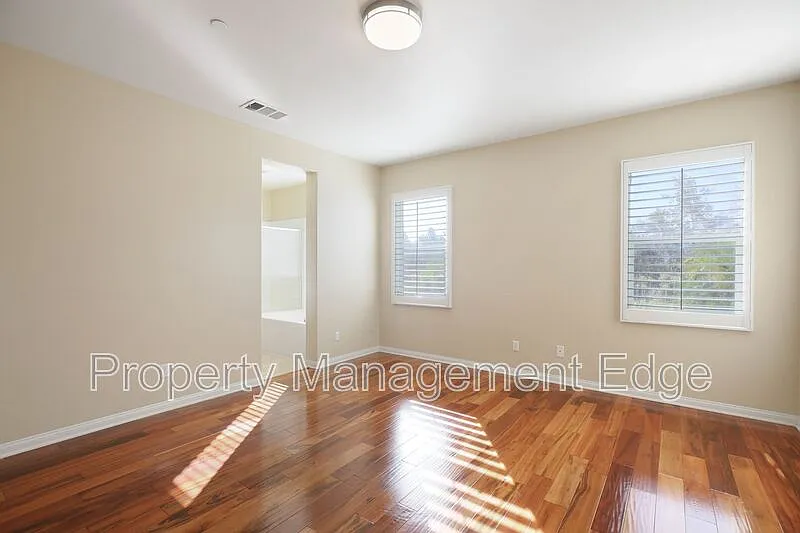 3 bed, 2.0 bath, 1628 sqft, $3,100 — Photo 3